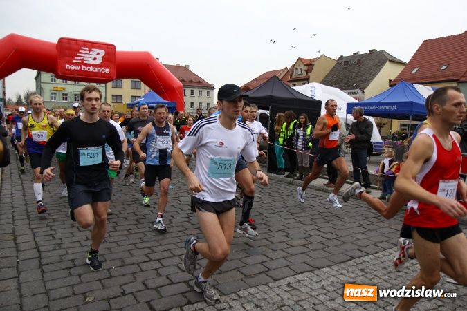 Zdjęcie w galerii na portalu naszwodzislaw.com: VI Półmaraton już za nami. Zwyciężył Bogdan Semenowycz wiadomości z regionu