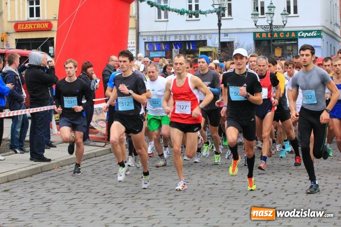 Zdjęcie w galerii na portalu naszwodzislaw.com: VI Półmaraton już za nami. Zwyciężył Bogdan Semenowycz wiadomości z regionu