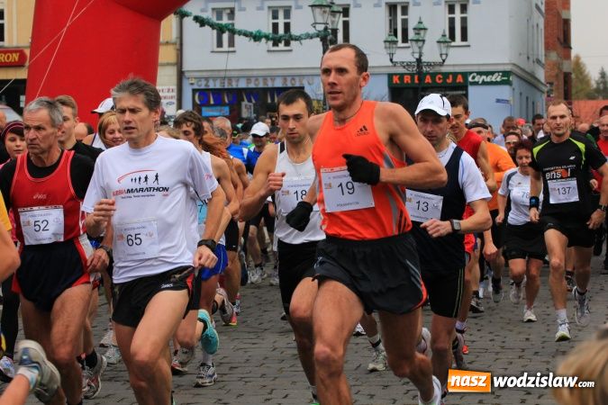 Zdjęcie w galerii na portalu naszwodzislaw.com: VI Półmaraton już za nami. Zwyciężył Bogdan Semenowycz wiadomości z regionu