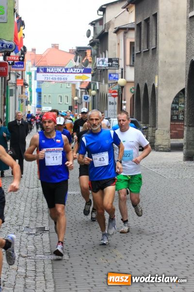 Zdjęcie w galerii na portalu naszwodzislaw.com: VI Półmaraton już za nami. Zwyciężył Bogdan Semenowycz wiadomości z regionu