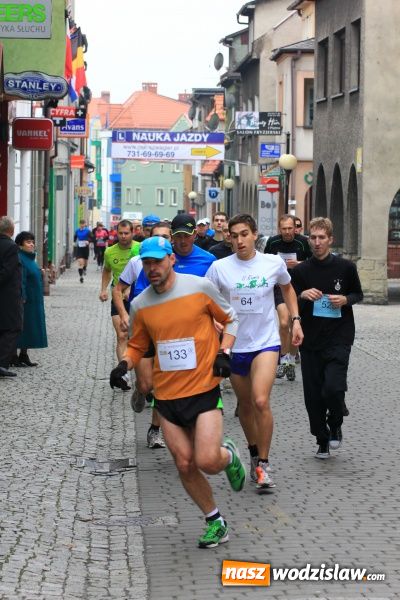 Zdjęcie w galerii na portalu naszwodzislaw.com: VI Półmaraton już za nami. Zwyciężył Bogdan Semenowycz wiadomości z regionu