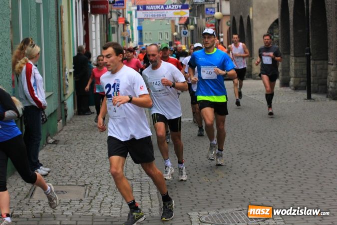 Zdjęcie w galerii na portalu naszwodzislaw.com: VI Półmaraton już za nami. Zwyciężył Bogdan Semenowycz wiadomości z regionu