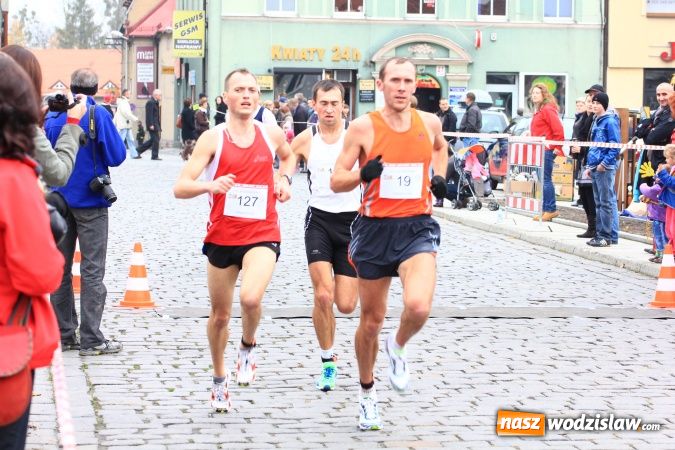 Zdjęcie w galerii na portalu naszwodzislaw.com: VI Półmaraton już za nami. Zwyciężył Bogdan Semenowycz wiadomości z regionu