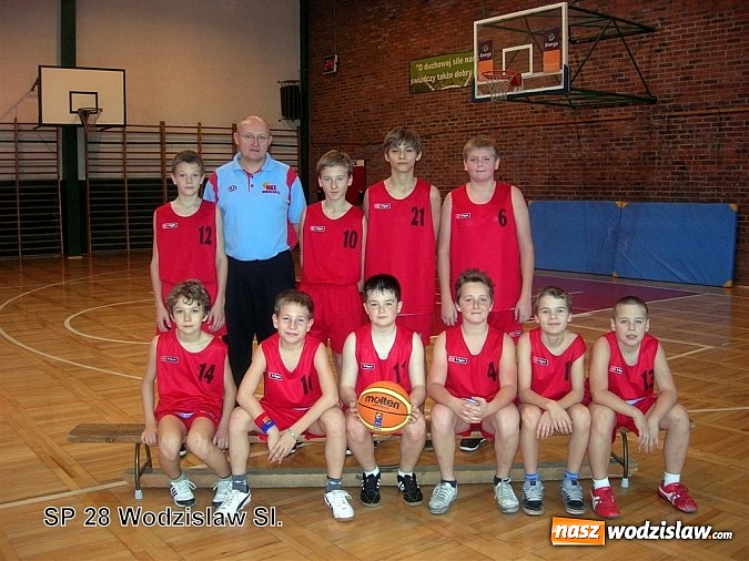 Zdjęcie w galerii na portalu naszwodzislaw.com: SP Nr 28 Wodzisław Śl. mistrzem powiatu w mini-koszykówce chłopców wiadomości z regionu
