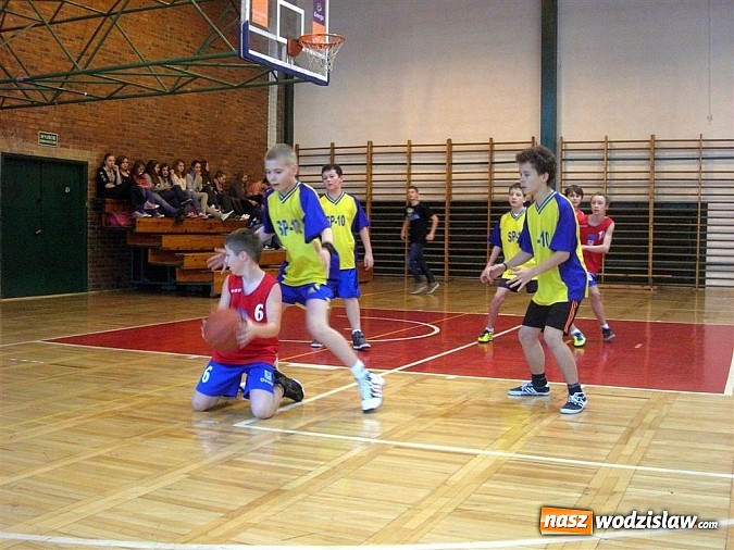 Zdjęcie w galerii na portalu naszwodzislaw.com: SP Nr 28 Wodzisław Śl. mistrzem powiatu w mini-koszykówce chłopców wiadomości z regionu