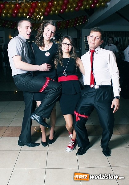 Zdjęcie w galerii na portalu naszwodzislaw.com: Studniówka wodzisławskiego technikum wiadomości z regionu