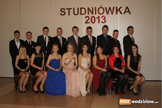 Zdjęcie w galerii na portalu naszwodzislaw.com: Kameralna studniówka licealistów z Gogołowej wiadomości z regionu