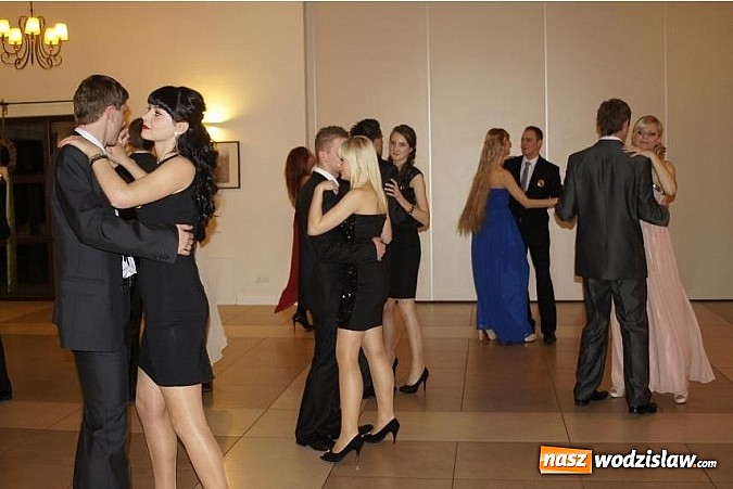 Zdjęcie w galerii na portalu naszwodzislaw.com: Kameralna studniówka licealistów z Gogołowej wiadomości z regionu