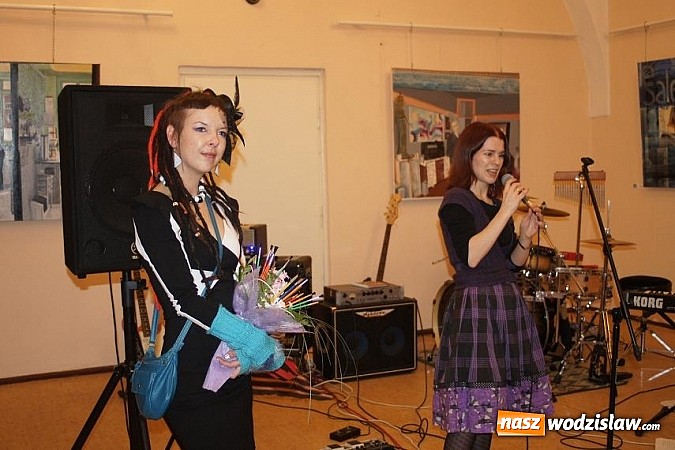 Zdjęcie w galerii na portalu naszwodzislaw.com: Tłumy gości na wernisażu Taszki-Michalskiej wiadomości z regionu