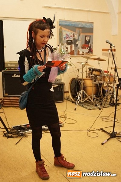 Zdjęcie w galerii na portalu naszwodzislaw.com: Tłumy gości na wernisażu Taszki-Michalskiej wiadomości z regionu