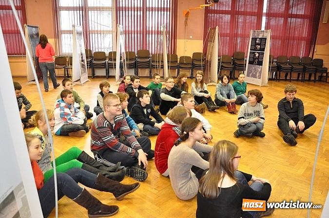 Zdjęcie w galerii na portalu naszwodzislaw.com: Wystawa Anne Frank wiadomości z regionu