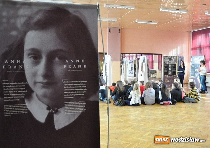 Zdjęcie w galerii na portalu naszwodzislaw.com: Wystawa Anne Frank wiadomości z regionu