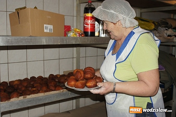 Zdjęcie w galerii na portalu naszwodzislaw.com: Dziś tłusty czwartek - gospodynie smażą pączki i chrust  wiadomości z regionu