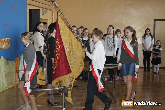 Zdjęcie w galerii na portalu naszwodzislaw.com: Wręczyli Kaziuki podczas święta szkoły wiadomości z regionu