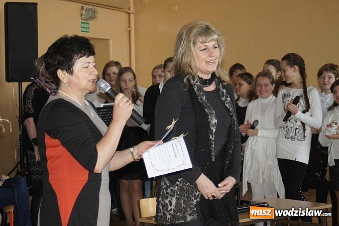 Zdjęcie w galerii na portalu naszwodzislaw.com: Wręczyli Kaziuki podczas święta szkoły wiadomości z regionu