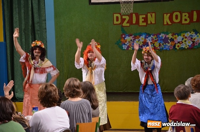 Zdjęcie w galerii na portalu naszwodzislaw.com: Dzień kobiet w rytmie jeziora łabędziego i koko koko wiadomości z regionu