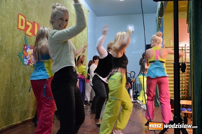 Zdjęcie w galerii na portalu naszwodzislaw.com: Dzień kobiet w rytmie jeziora łabędziego i koko koko wiadomości z regionu