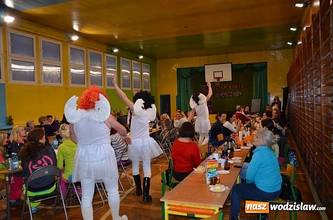 Zdjęcie w galerii na portalu naszwodzislaw.com: Dzień kobiet w rytmie jeziora łabędziego i koko koko wiadomości z regionu