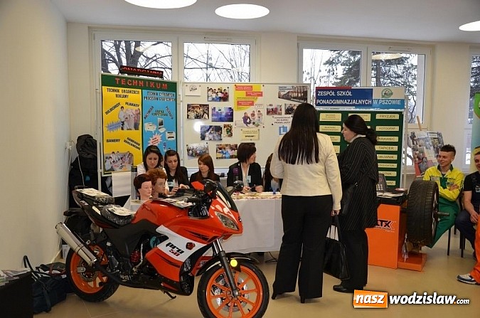 Zdjęcie w galerii na portalu naszwodzislaw.com: Wyjątkowe targi dla gimnazjalistów wiadomości z regionu