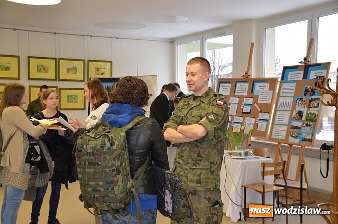 Zdjęcie w galerii na portalu naszwodzislaw.com: Wyjątkowe targi dla gimnazjalistów wiadomości z regionu