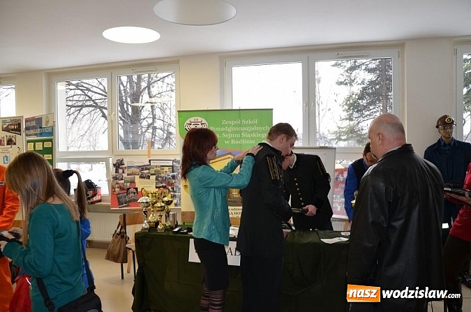 Zdjęcie w galerii na portalu naszwodzislaw.com: Wyjątkowe targi dla gimnazjalistów wiadomości z regionu