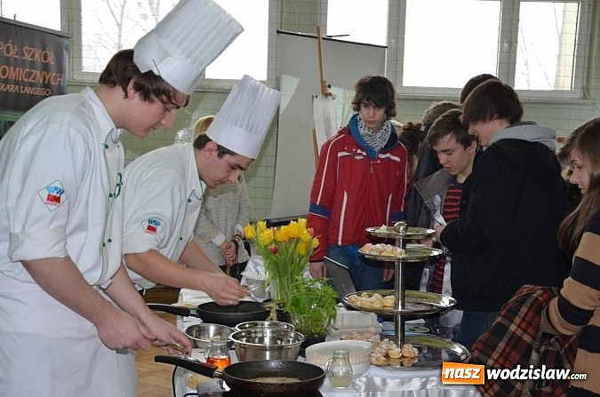 Zdjęcie w galerii na portalu naszwodzislaw.com: Wyjątkowe targi dla gimnazjalistów wiadomości z regionu