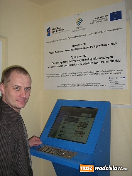 Zdjęcie w galerii na portalu naszwodzislaw.com: Infokiosk dla odwiedzających KPP w Wodzisławiu wiadomości z regionu