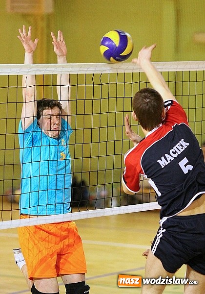 Zdjęcie w galerii na portalu naszwodzislaw.com: Zacięta walka w Kuźni wiadomości z regionu