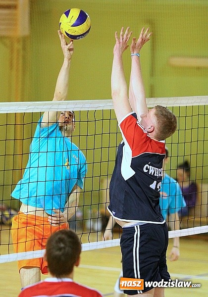 Zdjęcie w galerii na portalu naszwodzislaw.com: Zacięta walka w Kuźni wiadomości z regionu