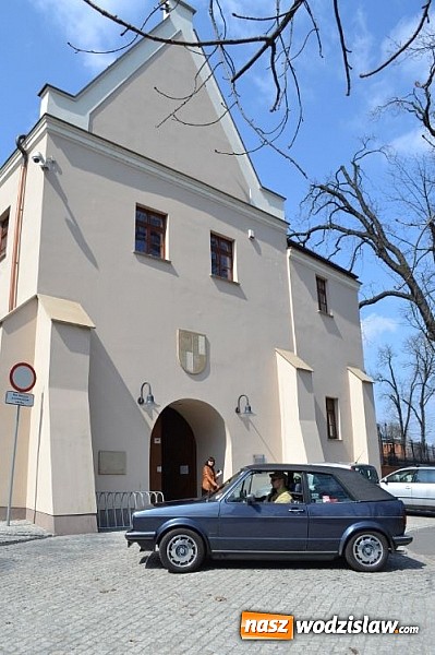 Zdjęcie w galerii na portalu naszwodzislaw.com: Klasyczne volkswageny zjechały na Zamek Piastowski w Raciborzu wiadomości z regionu