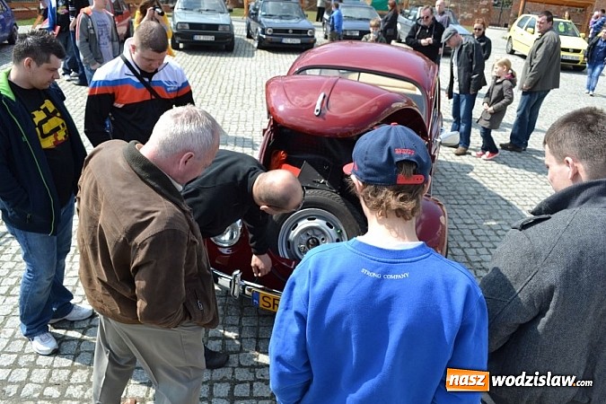 Zdjęcie w galerii na portalu naszwodzislaw.com: Klasyczne volkswageny zjechały na Zamek Piastowski w Raciborzu wiadomości z regionu