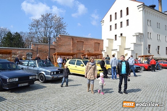 Zdjęcie w galerii na portalu naszwodzislaw.com: Klasyczne volkswageny zjechały na Zamek Piastowski w Raciborzu wiadomości z regionu