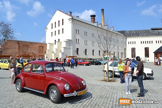 Zdjęcie w galerii na portalu naszwodzislaw.com: Klasyczne volkswageny zjechały na Zamek Piastowski w Raciborzu wiadomości z regionu