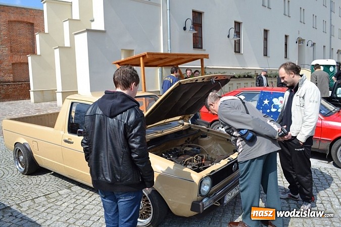 Zdjęcie w galerii na portalu naszwodzislaw.com: Klasyczne volkswageny zjechały na Zamek Piastowski w Raciborzu wiadomości z regionu