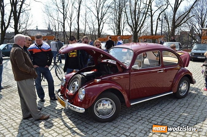 Zdjęcie w galerii na portalu naszwodzislaw.com: Klasyczne volkswageny zjechały na Zamek Piastowski w Raciborzu wiadomości z regionu