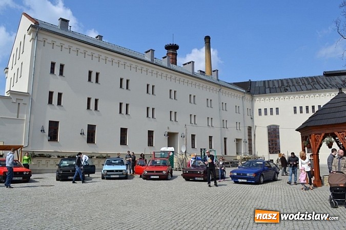 Zdjęcie w galerii na portalu naszwodzislaw.com: Klasyczne volkswageny zjechały na Zamek Piastowski w Raciborzu wiadomości z regionu