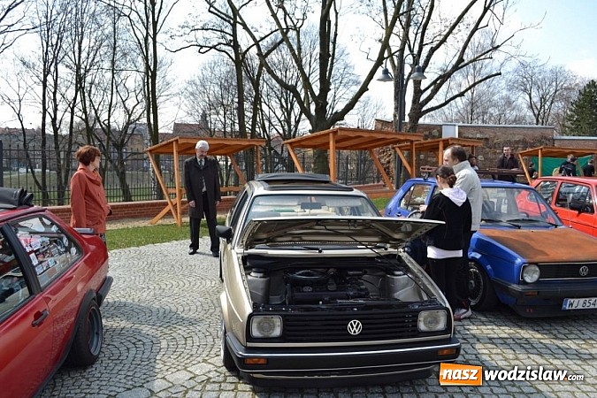 Zdjęcie w galerii na portalu naszwodzislaw.com: Klasyczne volkswageny zjechały na Zamek Piastowski w Raciborzu wiadomości z regionu