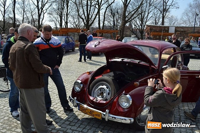 Zdjęcie w galerii na portalu naszwodzislaw.com: Klasyczne volkswageny zjechały na Zamek Piastowski w Raciborzu wiadomości z regionu