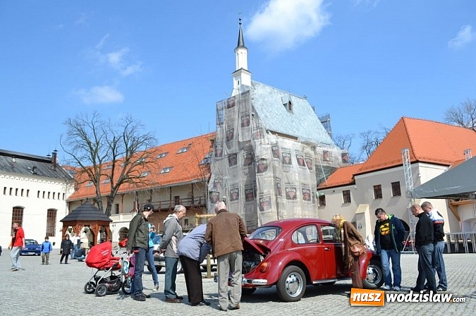 Zdjęcie w galerii na portalu naszwodzislaw.com: Klasyczne volkswageny zjechały na Zamek Piastowski w Raciborzu wiadomości z regionu