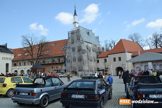 Zdjęcie w galerii na portalu naszwodzislaw.com: Klasyczne volkswageny zjechały na Zamek Piastowski w Raciborzu wiadomości z regionu