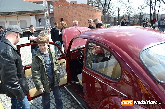 Zdjęcie w galerii na portalu naszwodzislaw.com: Klasyczne volkswageny zjechały na Zamek Piastowski w Raciborzu wiadomości z regionu