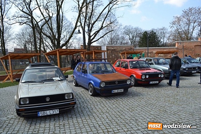 Zdjęcie w galerii na portalu naszwodzislaw.com: Klasyczne volkswageny zjechały na Zamek Piastowski w Raciborzu wiadomości z regionu