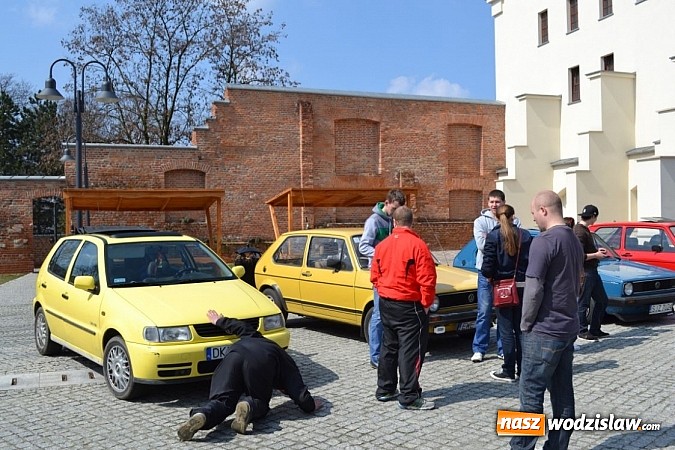 Zdjęcie w galerii na portalu naszwodzislaw.com: Klasyczne volkswageny zjechały na Zamek Piastowski w Raciborzu wiadomości z regionu