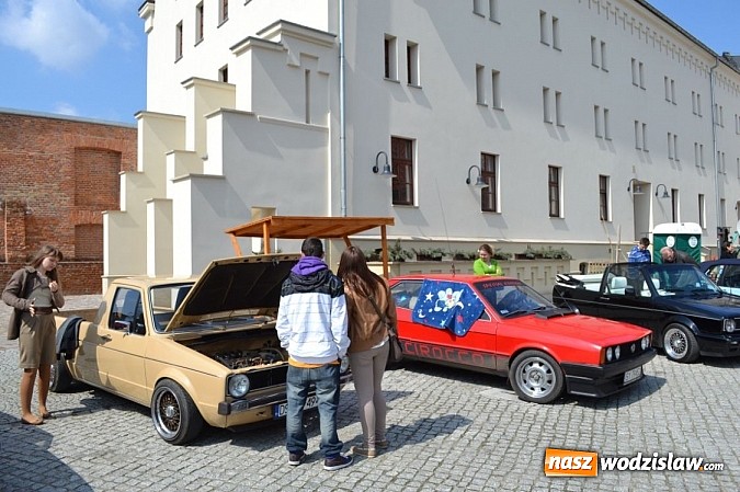 Zdjęcie w galerii na portalu naszwodzislaw.com: Klasyczne volkswageny zjechały na Zamek Piastowski w Raciborzu wiadomości z regionu
