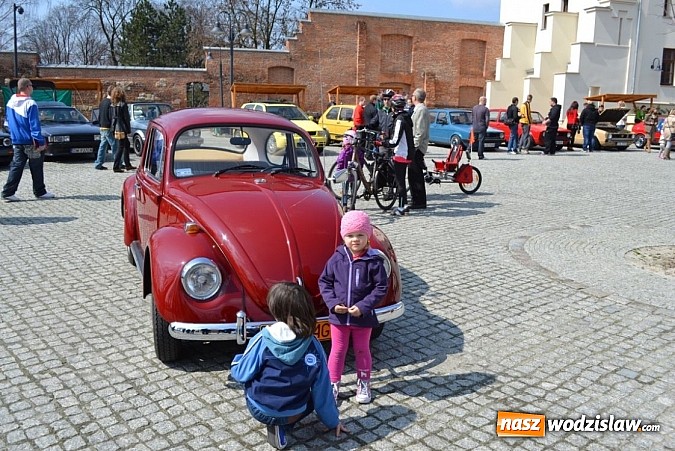 Zdjęcie w galerii na portalu naszwodzislaw.com: Klasyczne volkswageny zjechały na Zamek Piastowski w Raciborzu wiadomości z regionu