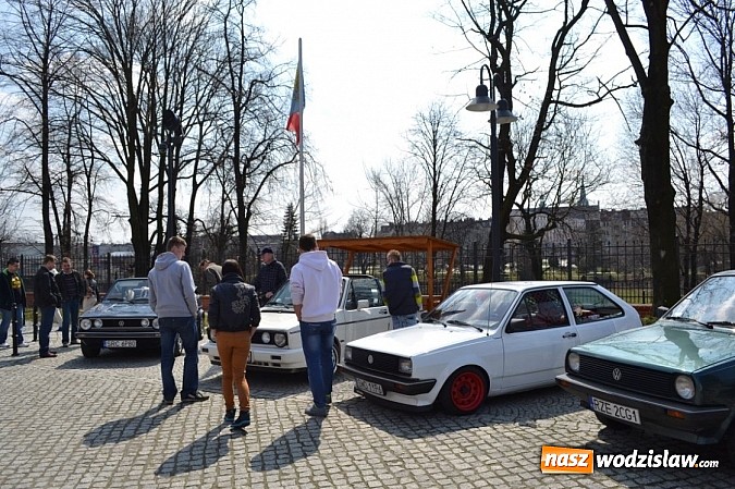 Zdjęcie w galerii na portalu naszwodzislaw.com: Klasyczne volkswageny zjechały na Zamek Piastowski w Raciborzu wiadomości z regionu