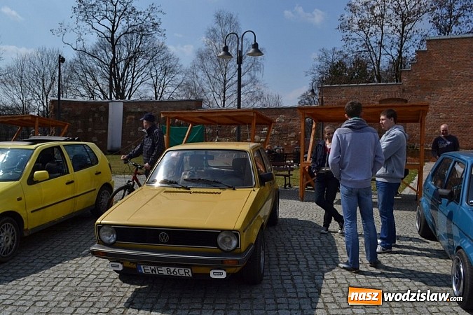 Zdjęcie w galerii na portalu naszwodzislaw.com: Klasyczne volkswageny zjechały na Zamek Piastowski w Raciborzu wiadomości z regionu