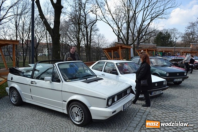 Zdjęcie w galerii na portalu naszwodzislaw.com: Klasyczne volkswageny zjechały na Zamek Piastowski w Raciborzu wiadomości z regionu