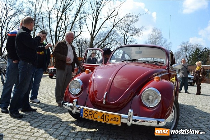 Zdjęcie w galerii na portalu naszwodzislaw.com: Klasyczne volkswageny zjechały na Zamek Piastowski w Raciborzu wiadomości z regionu