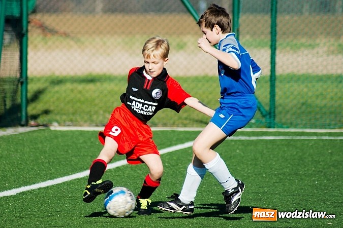 Zdjęcie w galerii na portalu naszwodzislaw.com: Młode Wilki z Tworkowa nie dały szans Jedłownikowi wiadomości z regionu